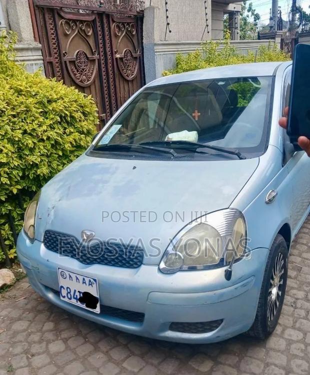 Toyota Vitz 2004 Blue