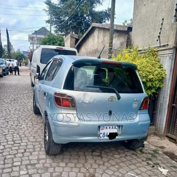 Toyota Vitz 2004 Blue