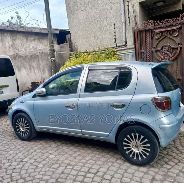 Toyota Vitz 2004 Blue