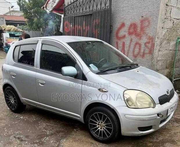 Toyota Vitz 2004 Silver