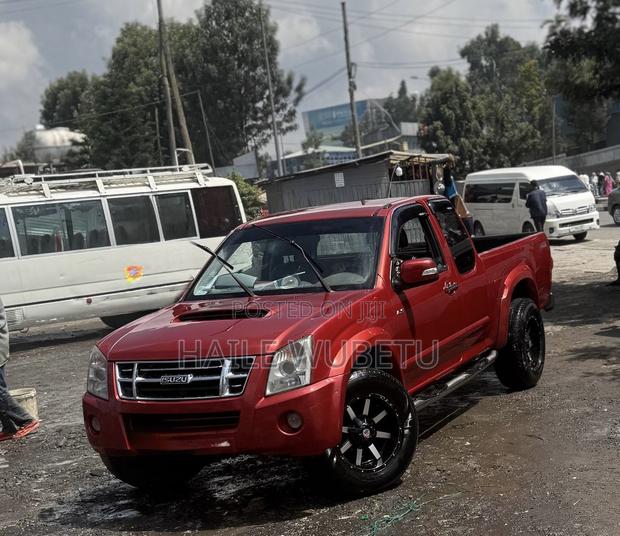 Isuzu D-MAX 2007 Red