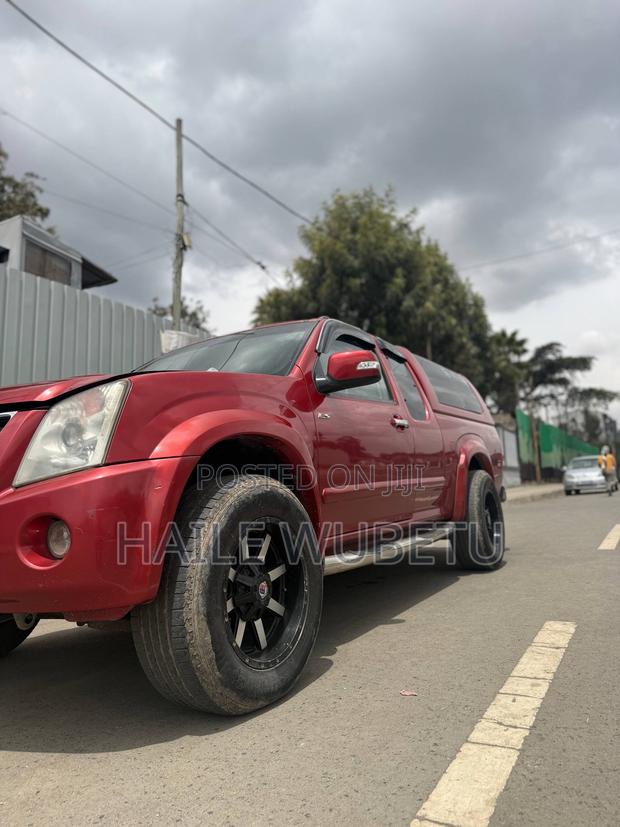 Isuzu D-MAX 2007 Red