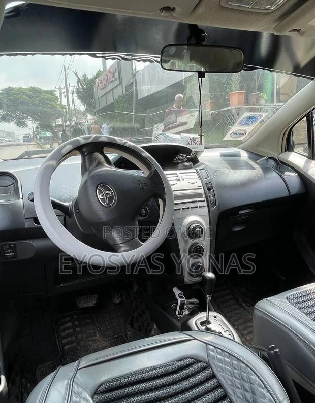 Toyota Yaris 2007 Pink