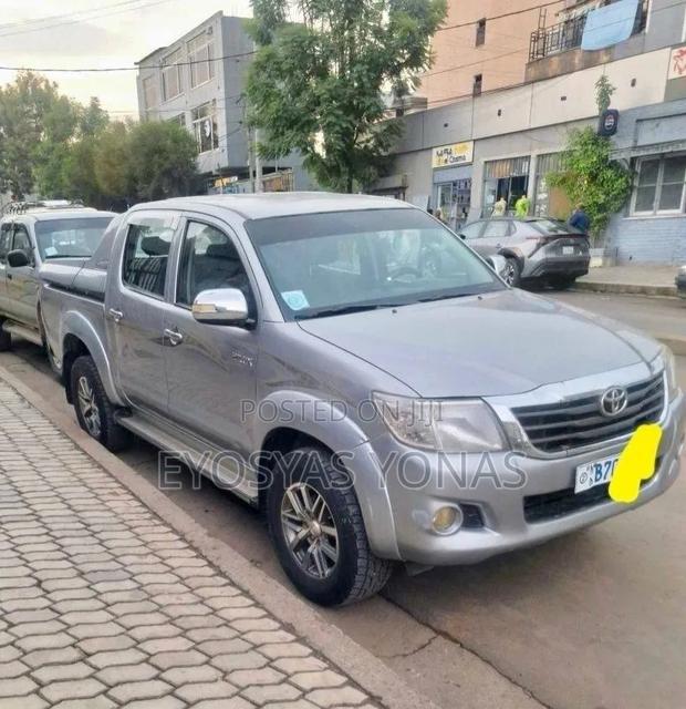 Toyota Hilux 2015 Silver