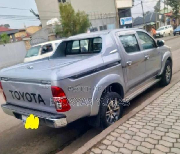 Toyota Hilux 2015 Silver
