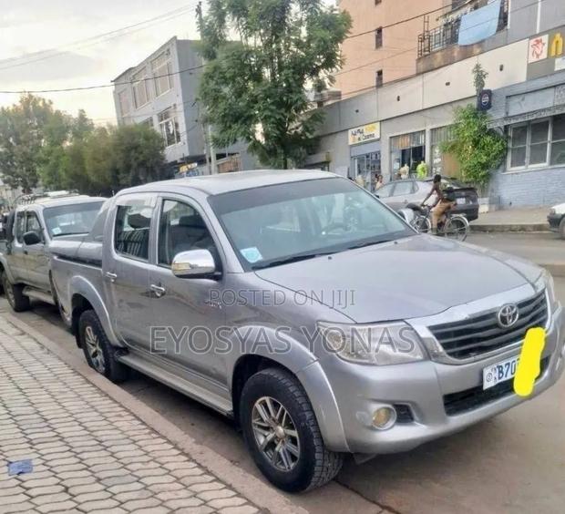 Toyota Hilux 2015 Silver