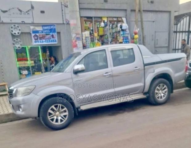 Toyota Hilux 2015 Silver