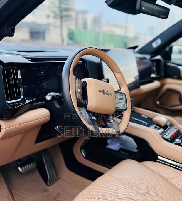 BYD Leopard 8 2.0 Hybrid AWD 2025 Matt Black