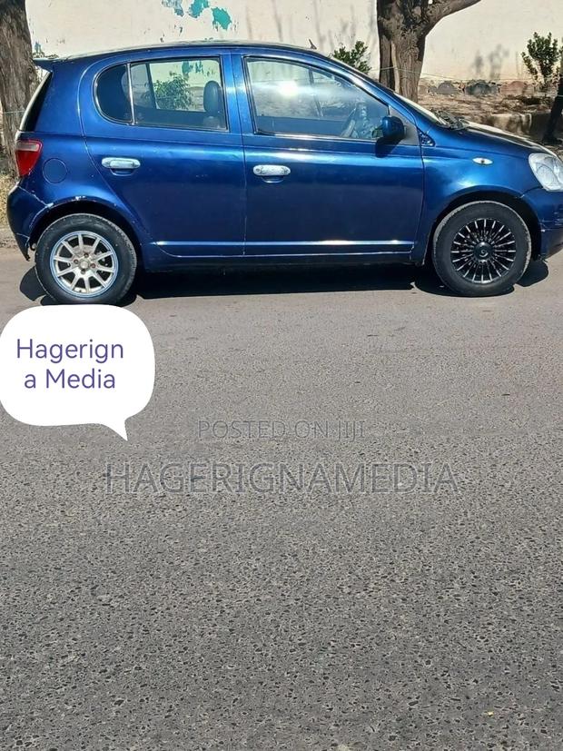 Toyota Vitz 2001 Blue