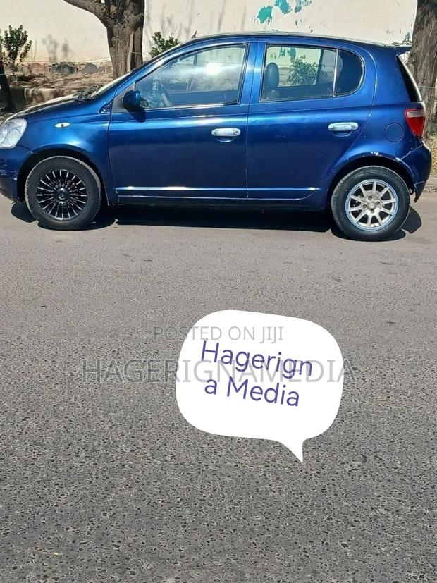 Toyota Vitz 2001 Blue