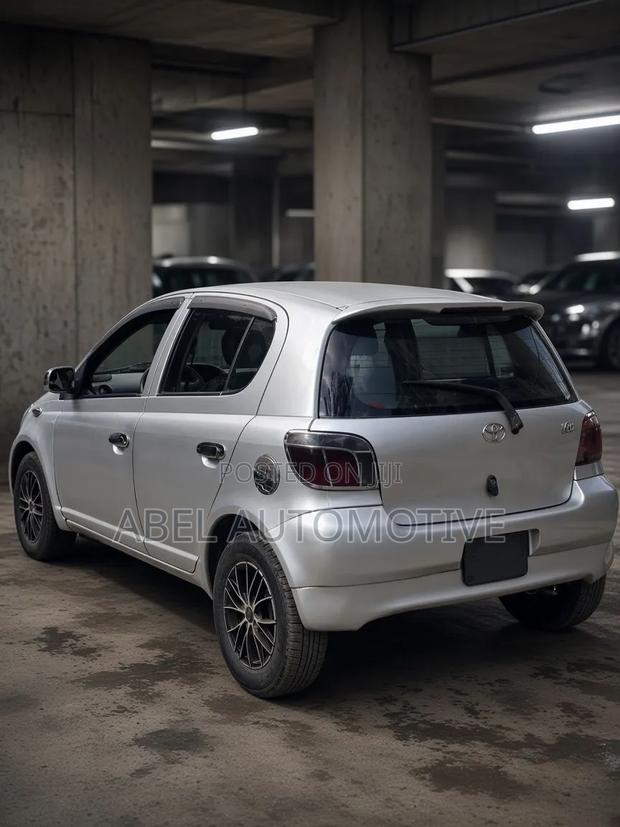 Toyota Vitz 2001 Silver