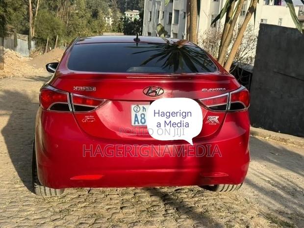 Hyundai Elantra 2012 Red
