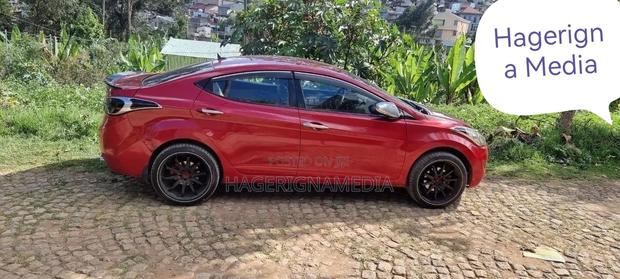 Hyundai Elantra 2012 Red