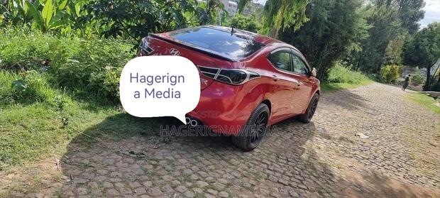 Hyundai Elantra 2012 Red