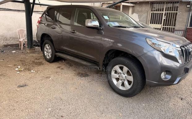 Toyota Land Cruiser Prado 2014 Gray