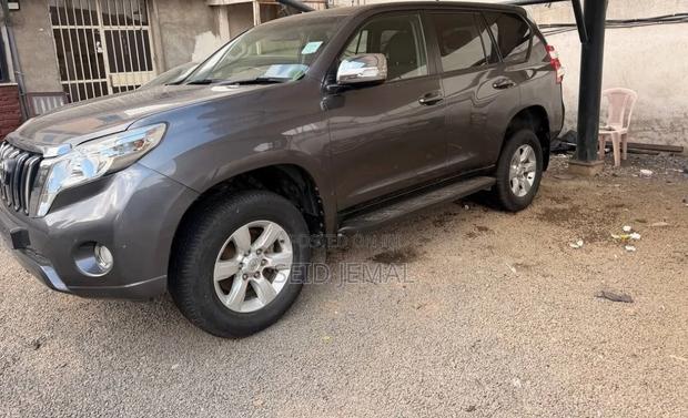 Toyota Land Cruiser Prado 2014 Gray