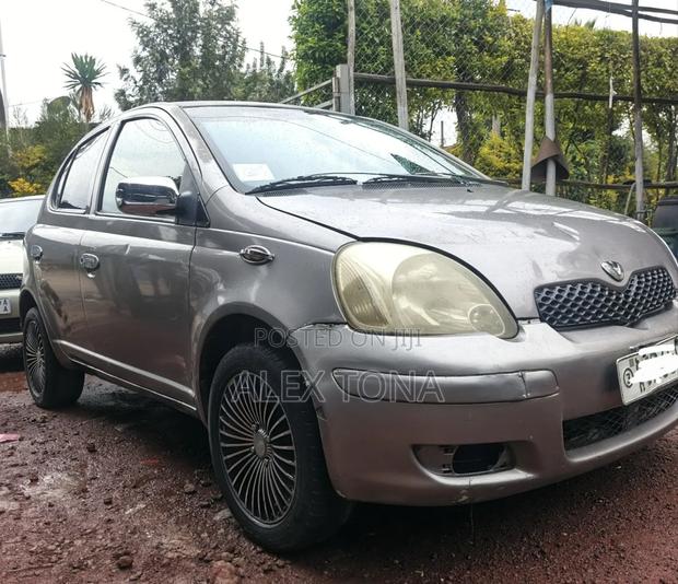 Toyota Vitz 2004 Gold