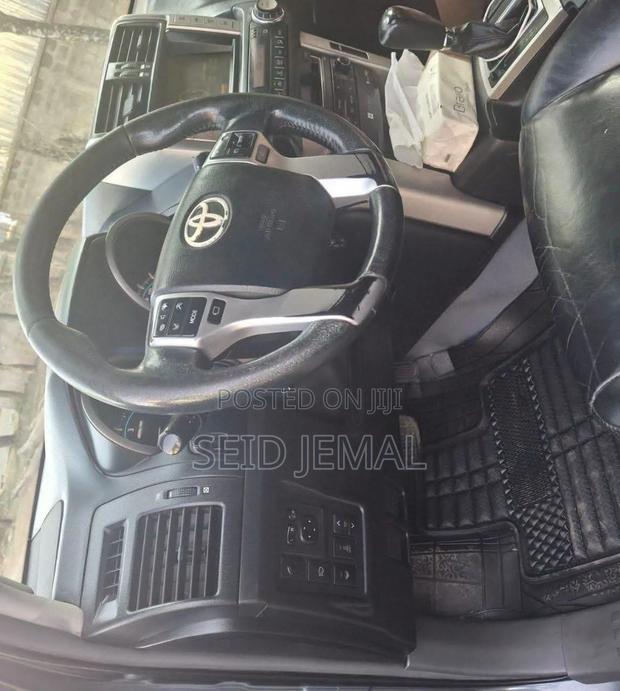 Toyota Land Cruiser Prado 2012 Gray