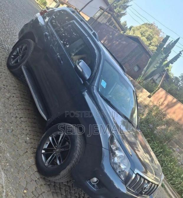 Toyota Land Cruiser Prado 2012 Gray