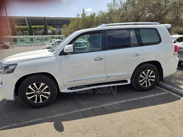 Toyota Land Cruiser 2015 White