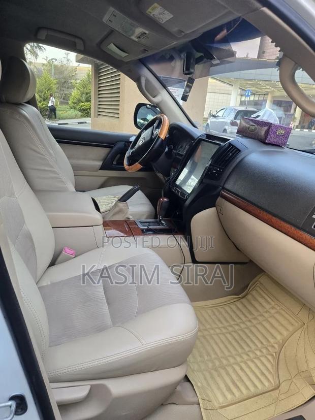 Toyota Land Cruiser 2015 White