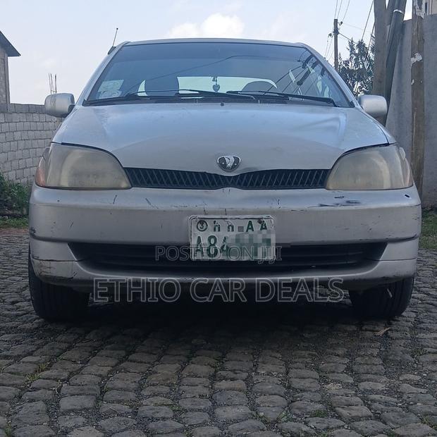 Toyota Platz 2002 Silver