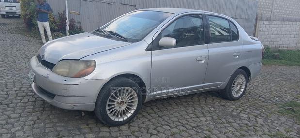 Toyota Platz 2002 Silver