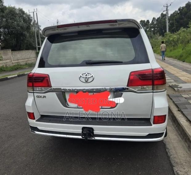 Toyota Land Cruiser 2015 White