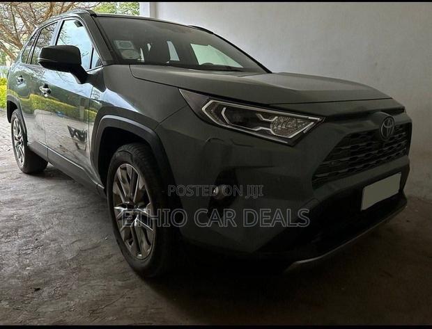 Toyota RAV4 2022 Green