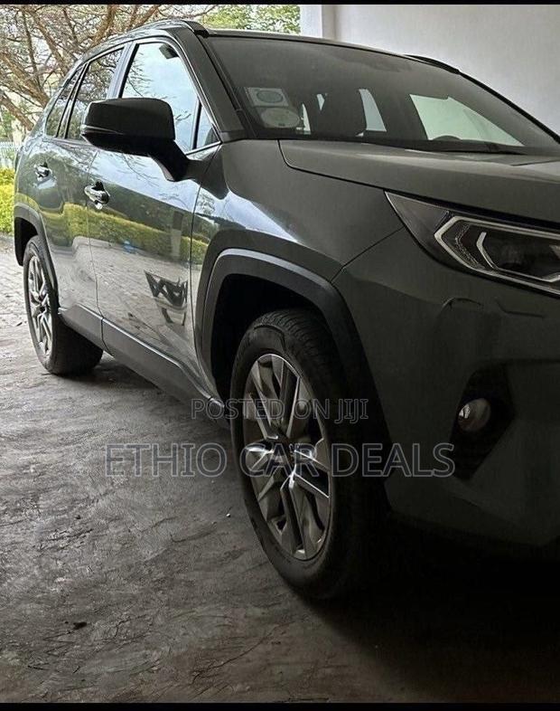 Toyota RAV4 2022 Green