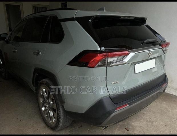 Toyota RAV4 2022 Green