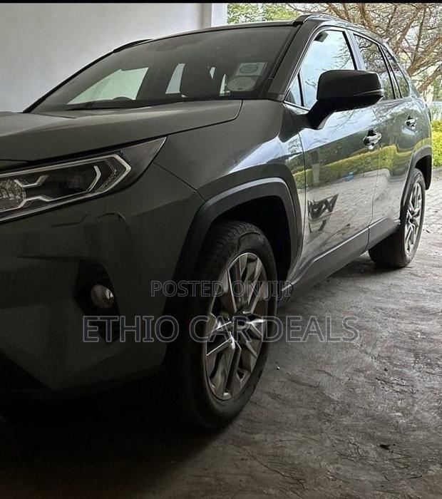 Toyota RAV4 2022 Green