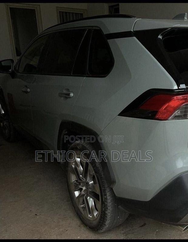 Toyota RAV4 2022 Green