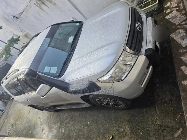 Toyota Land Cruiser 2009 Silver