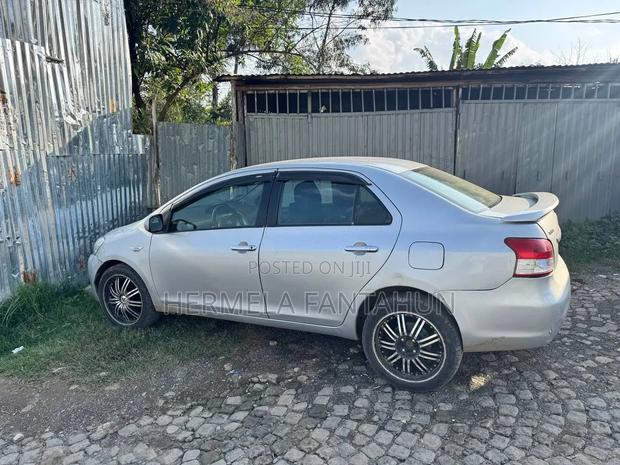 Toyota Yaris 1.3 2008 Silver