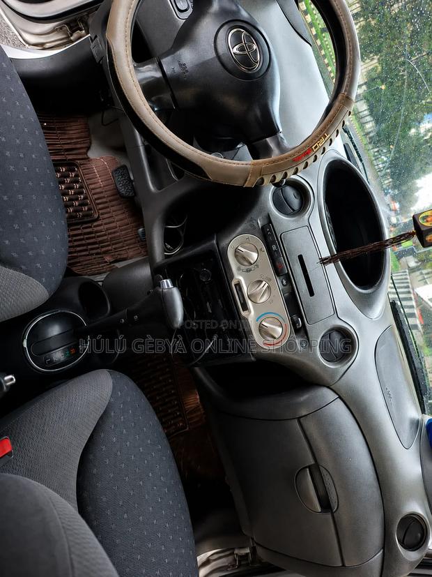 Toyota Vitz 2003 Silver
