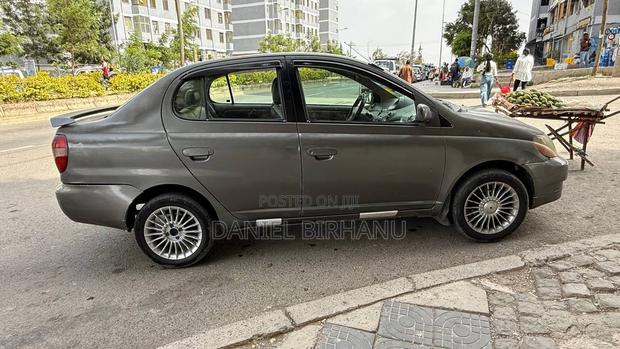 Toyota Platz 2001 Gray
