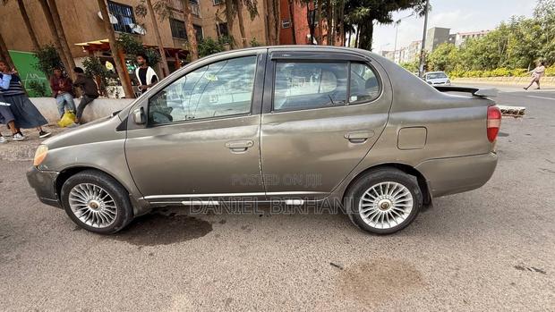 Toyota Platz 2001 Gray