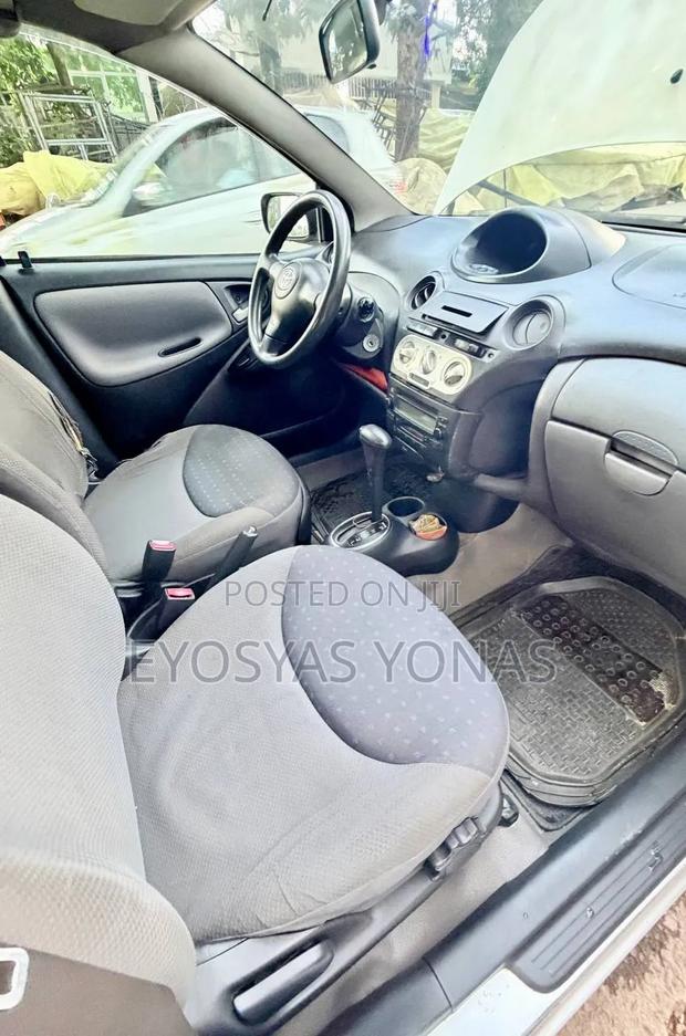 Toyota Vitz 2004 Gray