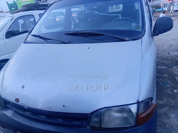 Toyota Grand HiAce 2001 Silver