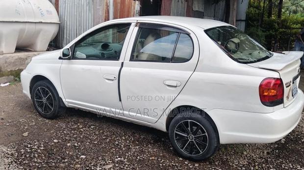 Toyota Platz 2005