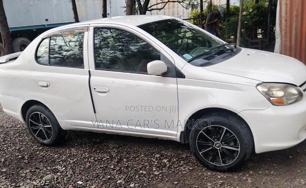 Toyota Platz 2005