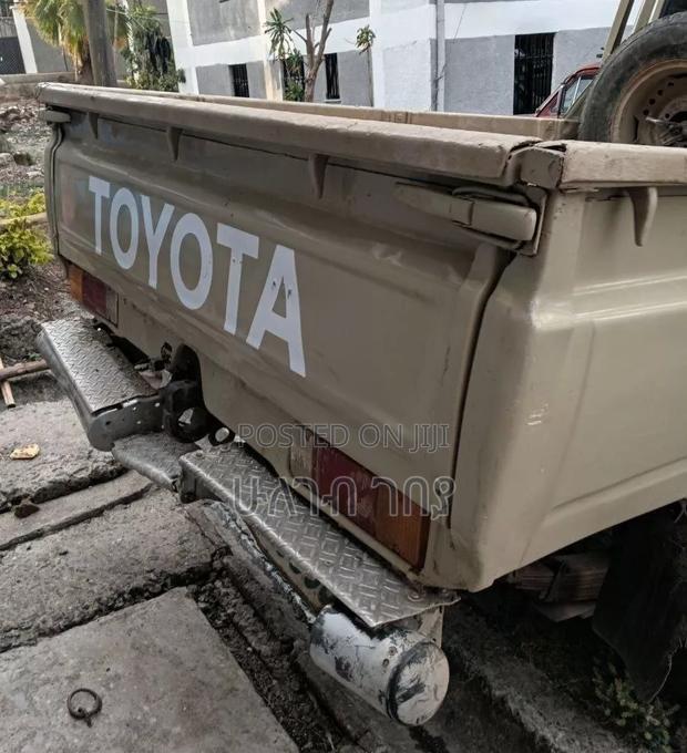 Toyota Land Cruiser Prado 2009 Gray