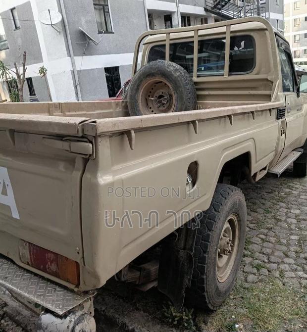 Toyota Land Cruiser Prado 2009 Gray