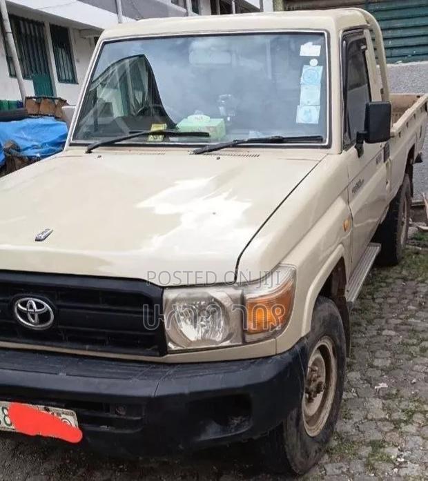 Toyota Land Cruiser Prado 2009 Gray