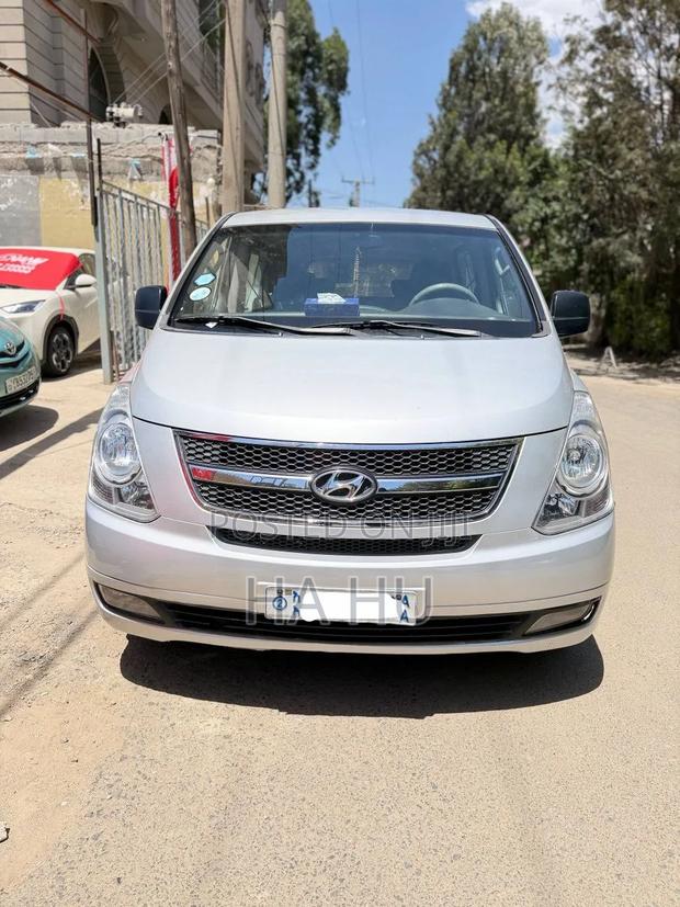 Hyundai H200 2008 Silver
