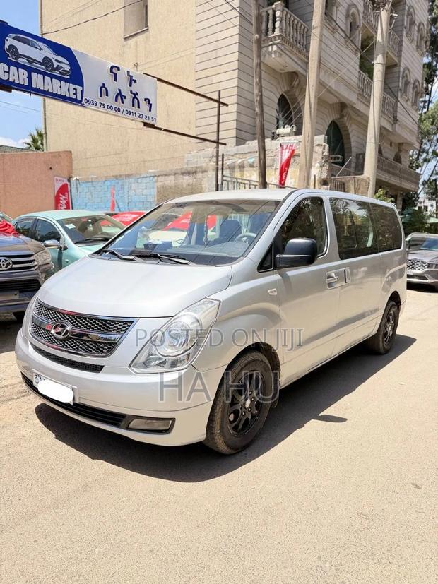 Hyundai H200 2008 Silver