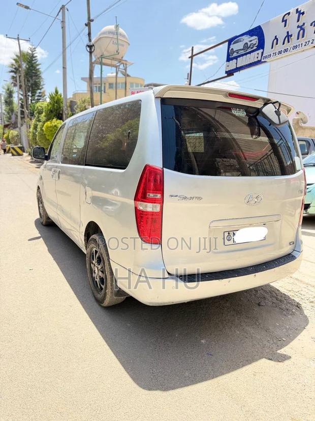 Hyundai H200 2008 Silver