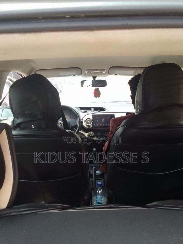 Toyota Yaris 2012 Silver
