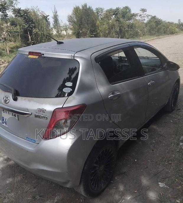 Toyota Yaris 2012 Silver